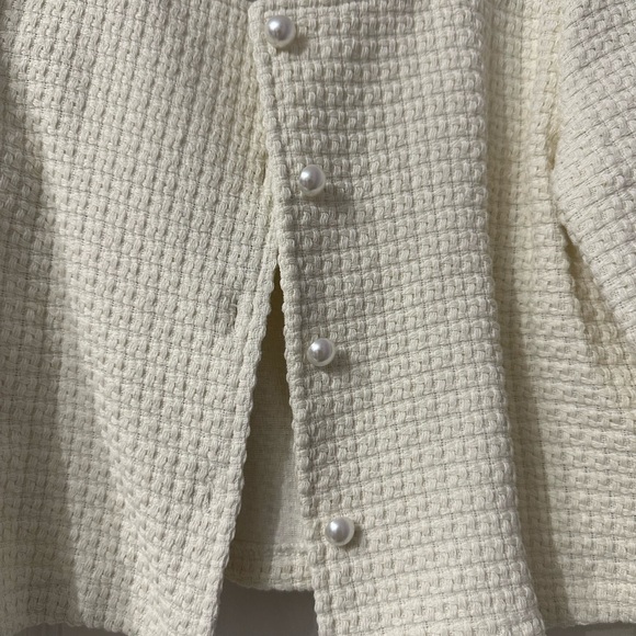 Dazy solid button front blouse - Picture 2 of 5